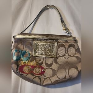 Coach poppy wristlet EUC